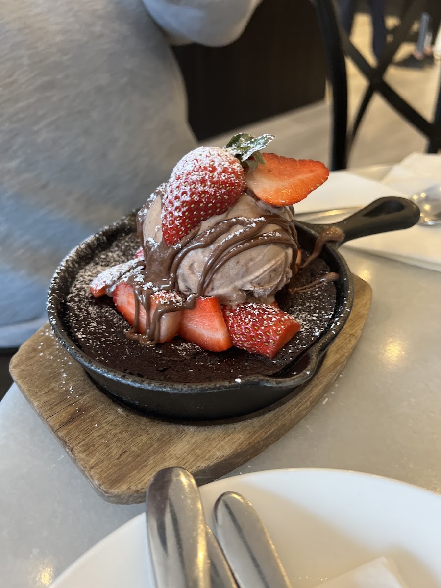 Charlie's Dessert House Photo 10