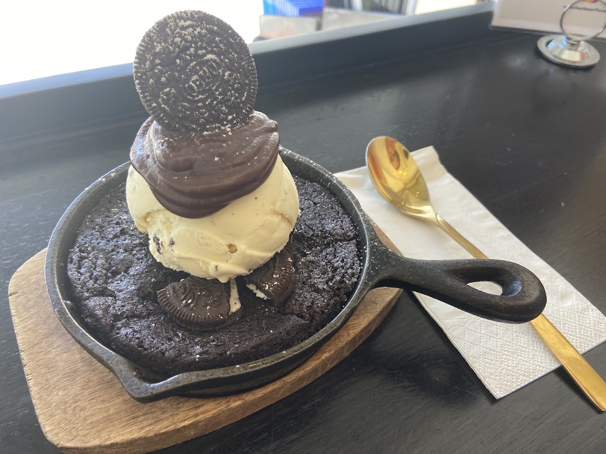 Charlie's Dessert House Photo 4