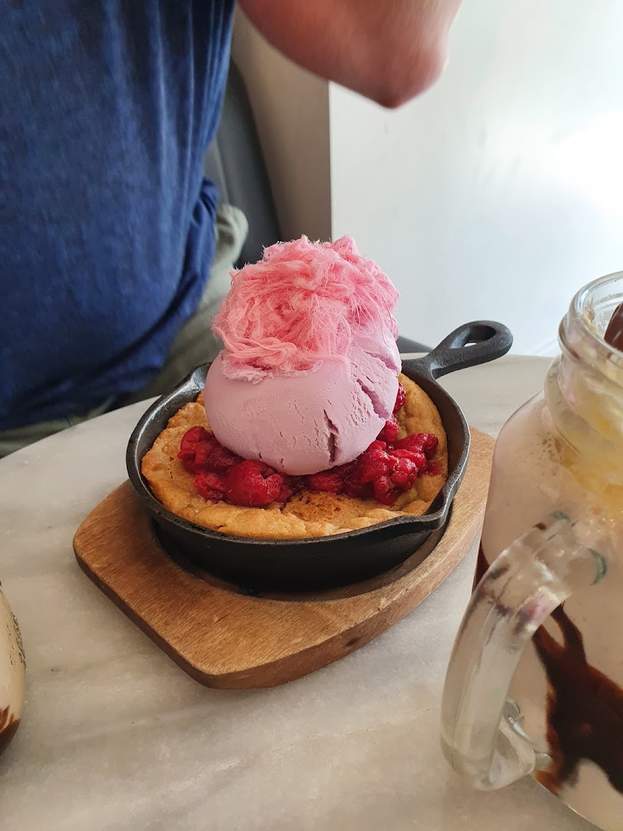 Charlie's Dessert House Photo 7