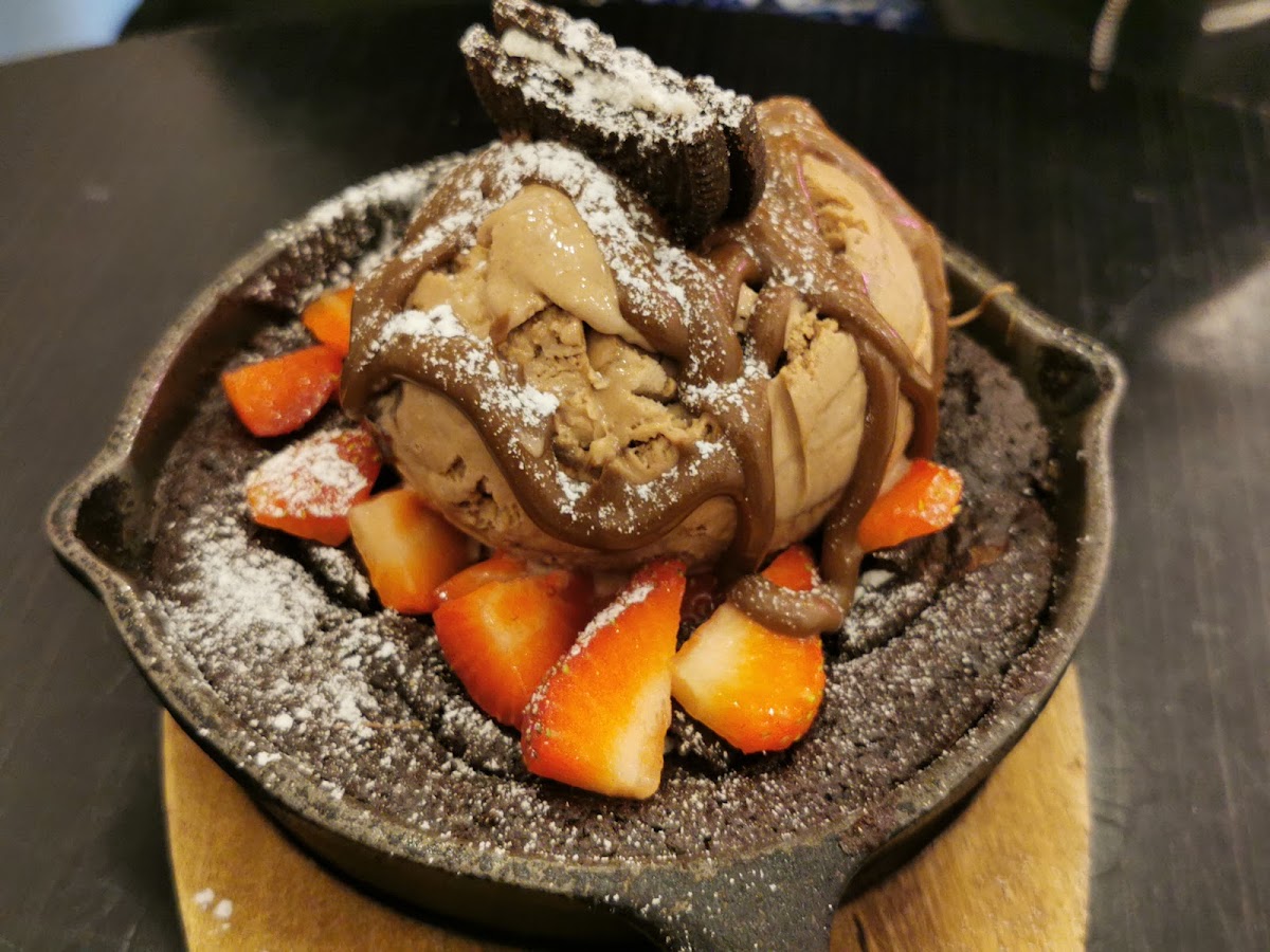 Charlie's Dessert House Photo 8